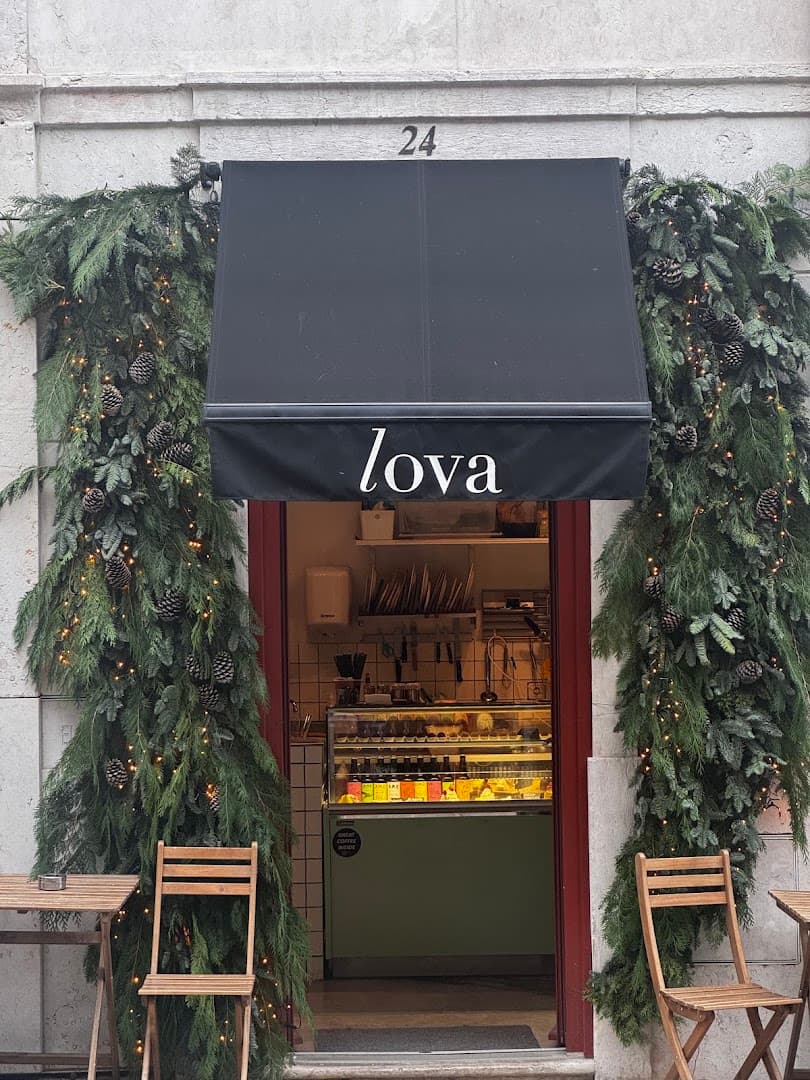 Lova coffee and flowers Alcântara - specialty coffee shop in Lisbon