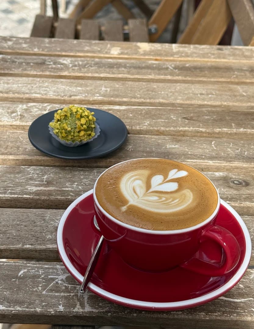 Lova coffee and flowers Alcântara - specialty coffee shop in Lisbon