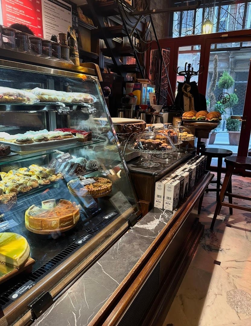 Noir Pit - specialty coffee shop in Istanbul