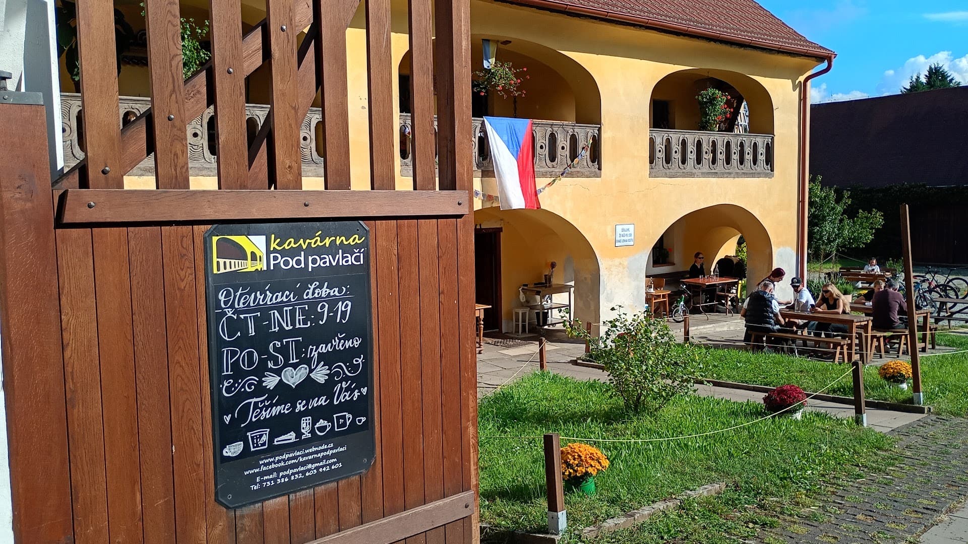 Storefront of Kavárna Pod pavlačí, specialty coffee shop in Prague