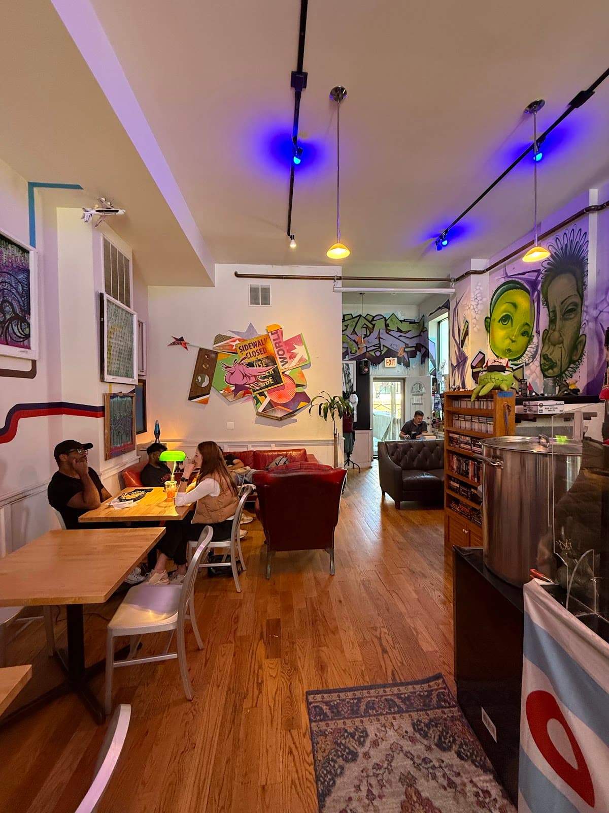 Standing Passengers - specialty coffee shop in West Town