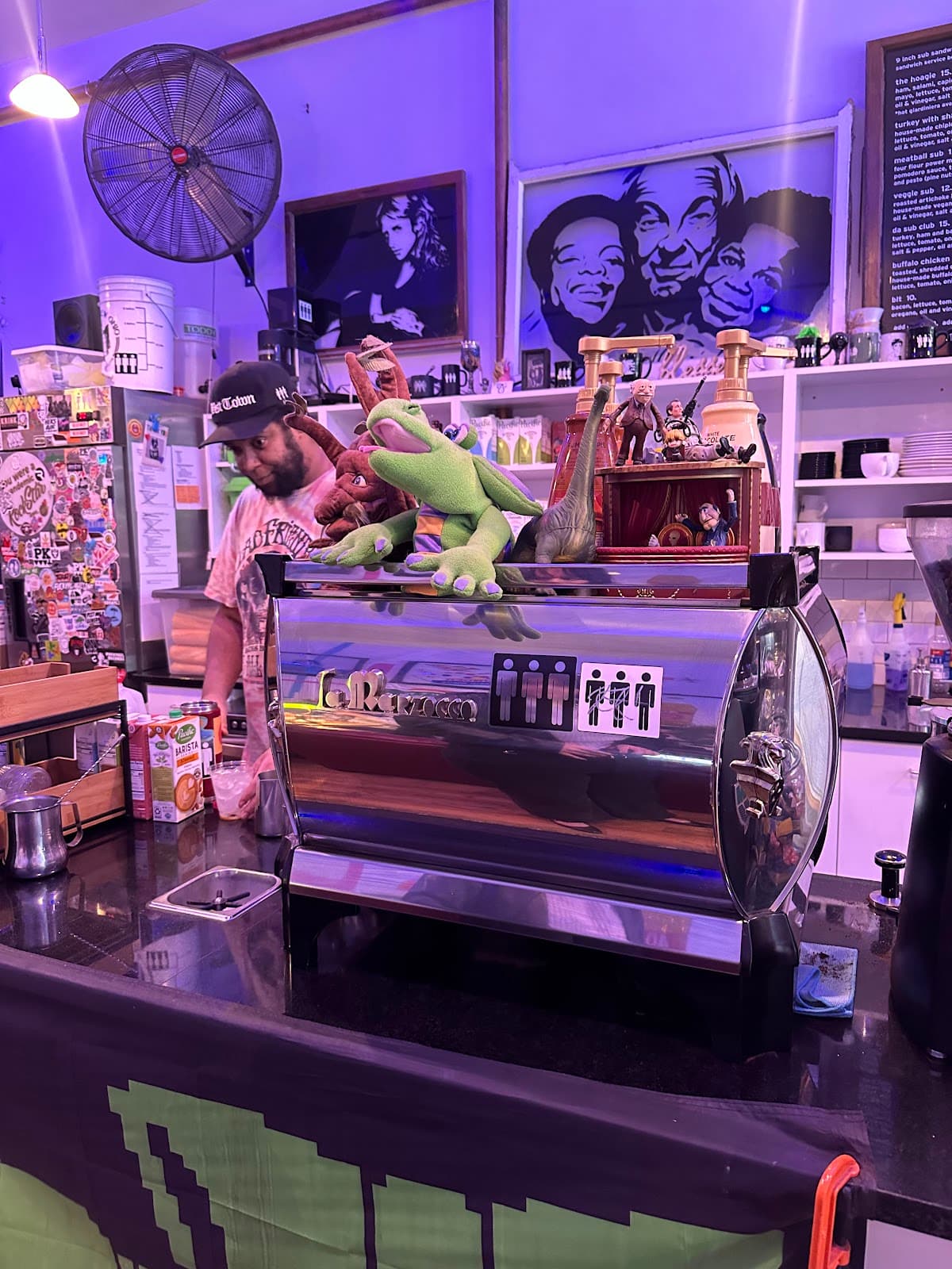 Standing Passengers - specialty coffee shop in West Town