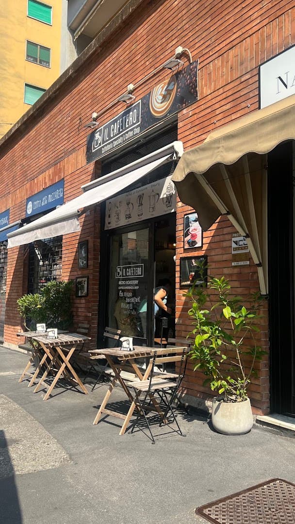 Storefront of Il Cafetero Specialty Coffee Milan, specialty coffee shop in Milan