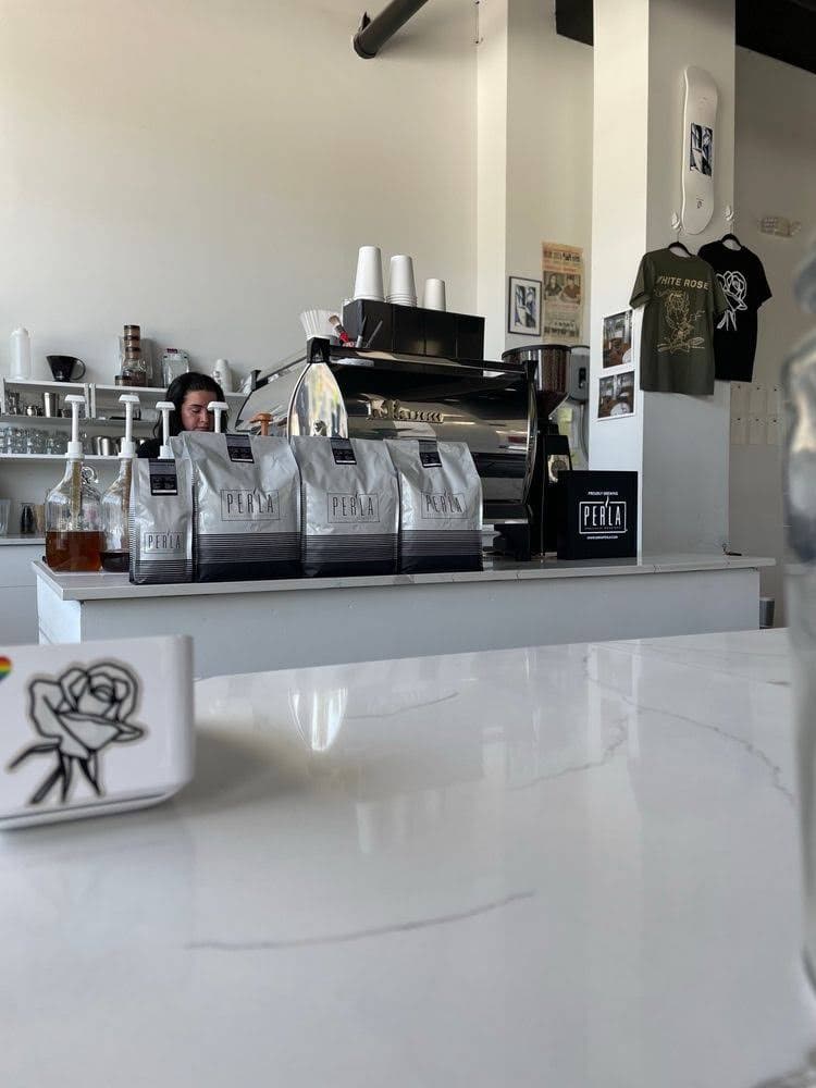 White Rose Coffee - specialty coffee shop in Flagami
