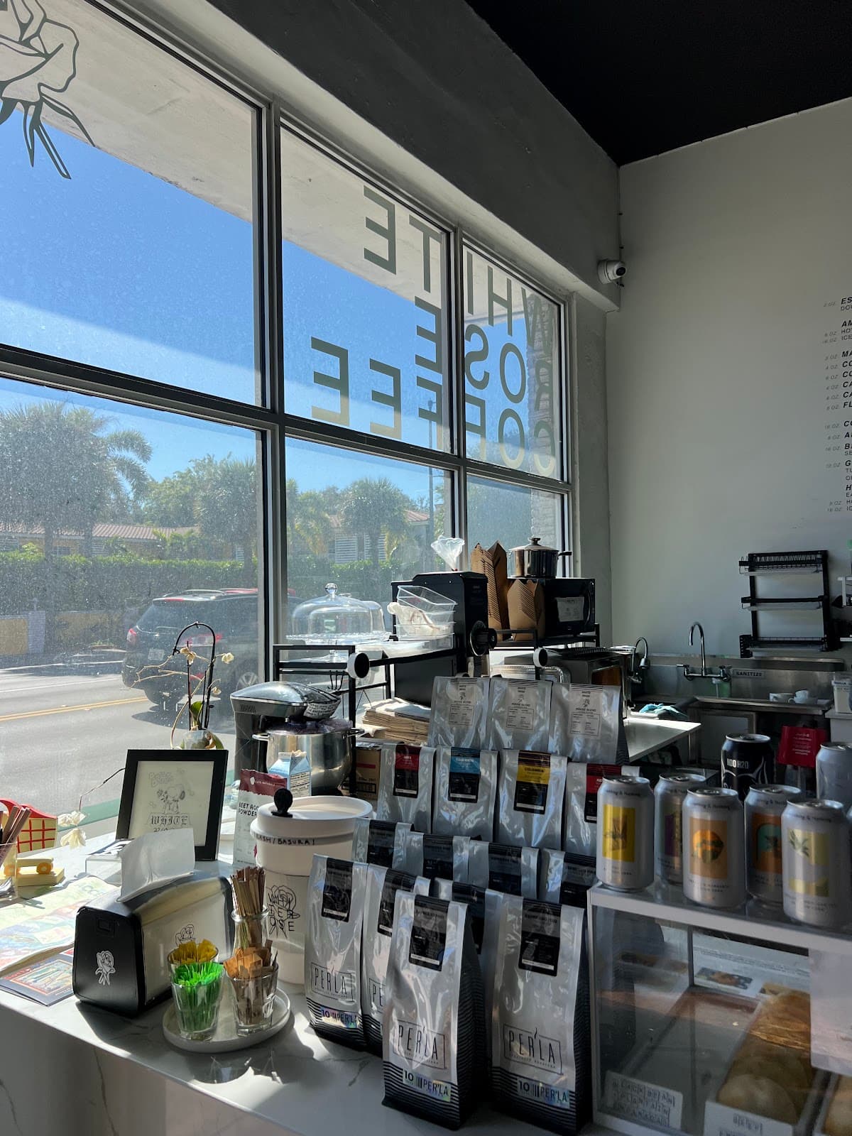 White Rose Coffee - specialty coffee shop in Flagami