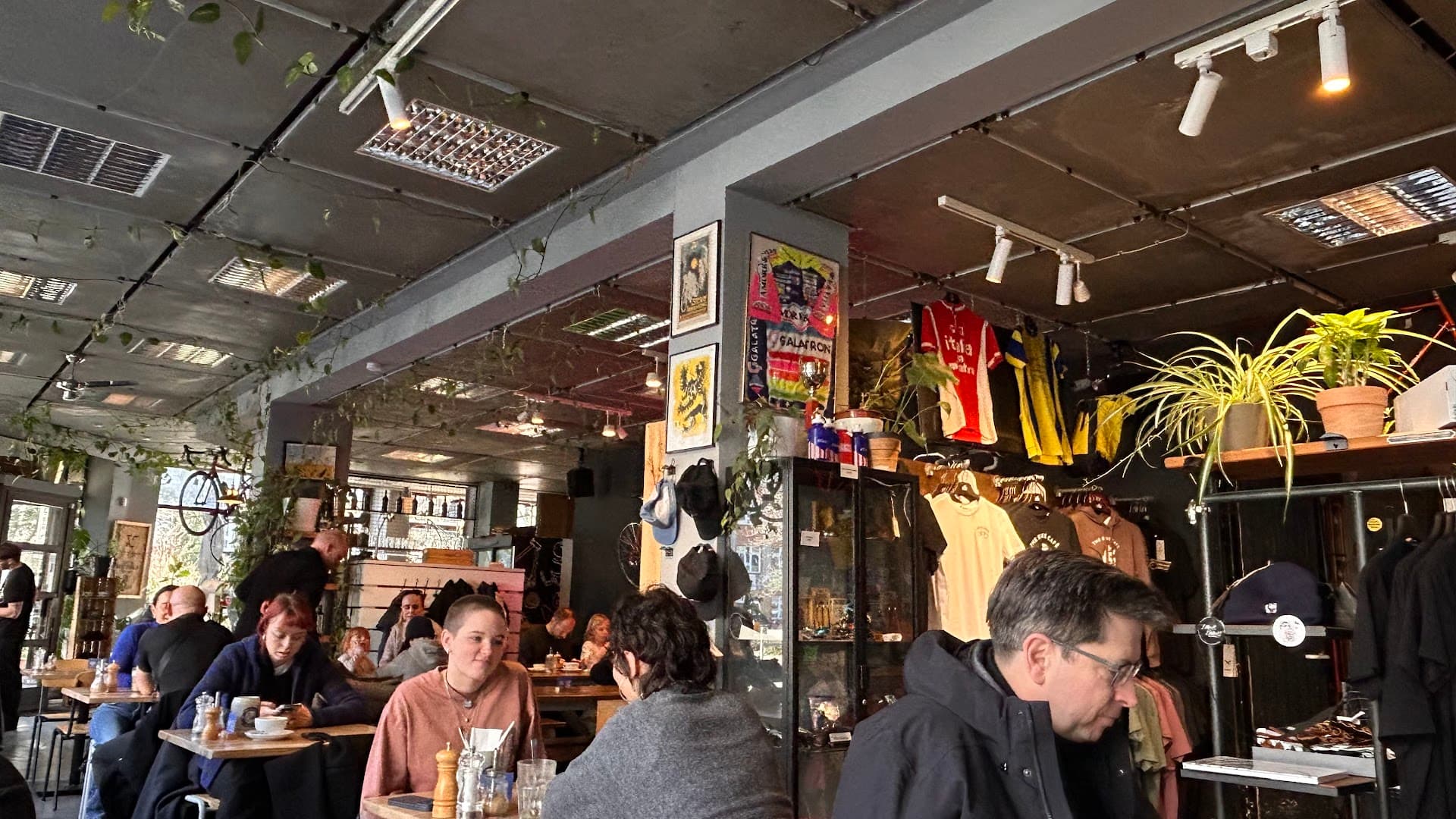 Steel Vintage Bikes Café specialty coffee shop in Berlin - photo 4