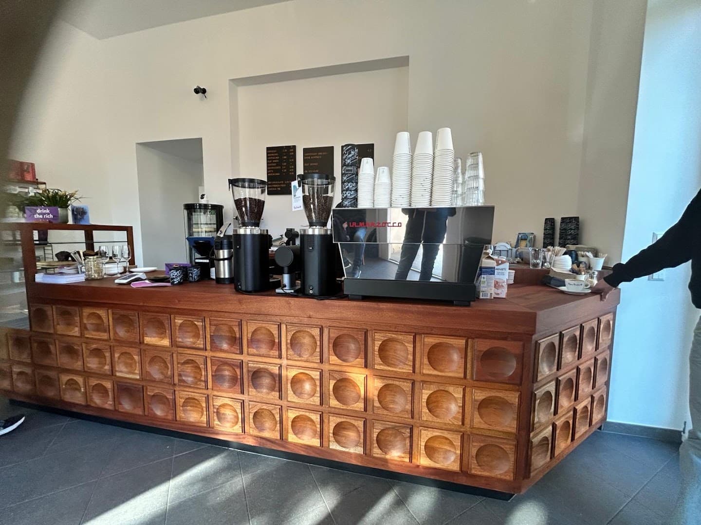 Flying Roasters - specialty coffee shop in Berlin