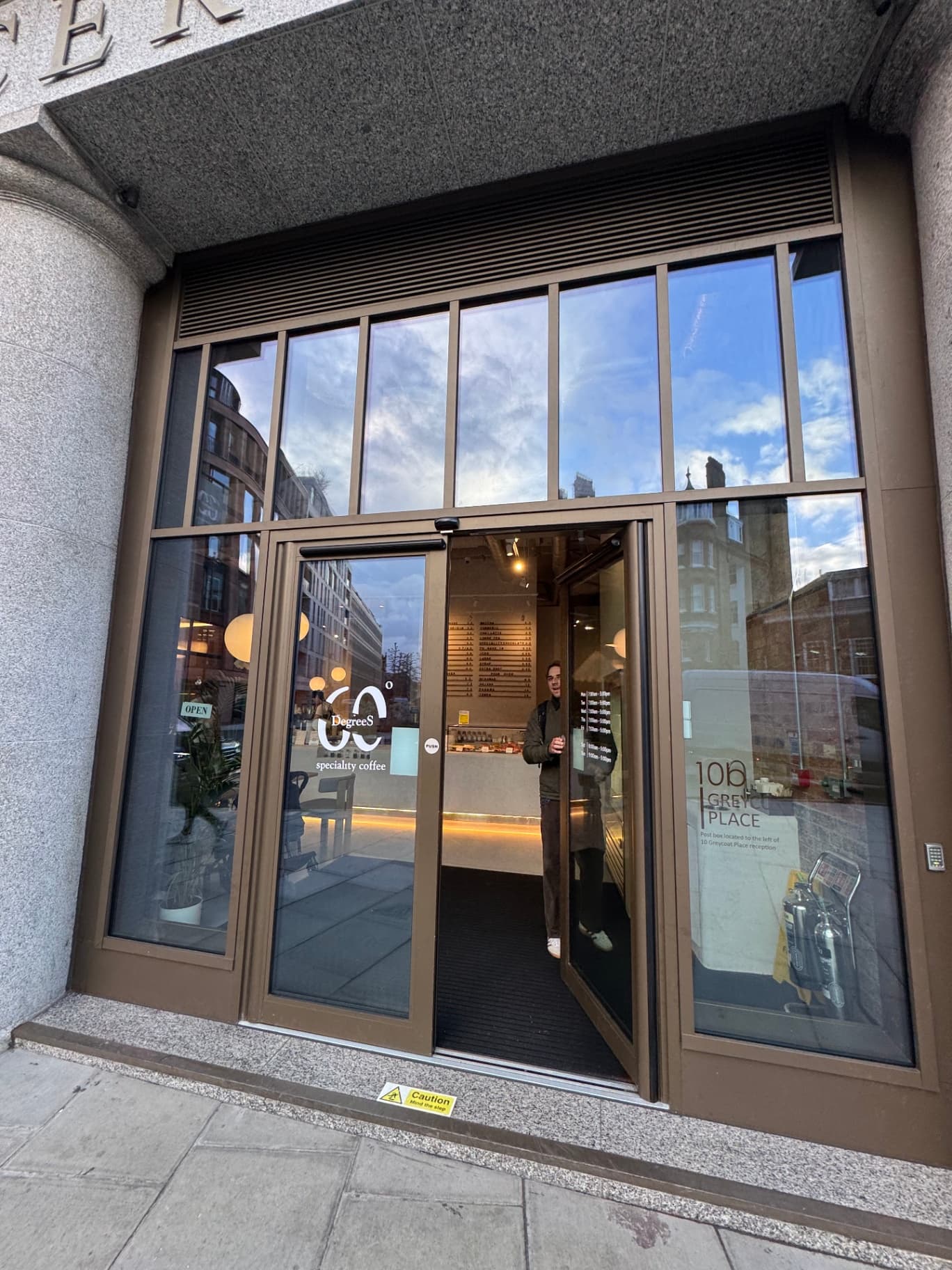 60 Degrees Specialty Coffee - specialty coffee shop in Victoria